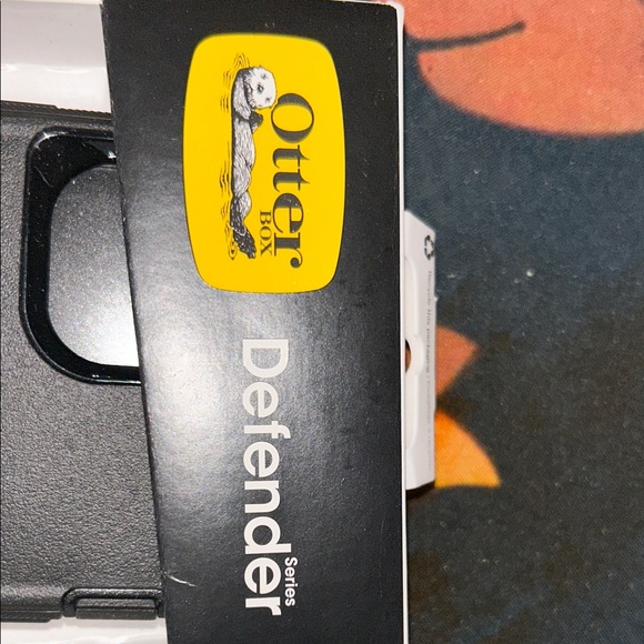 OtterBox Defender Series Black Case for iPhone 12/12 Pro - Picture 2 of 6